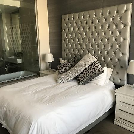 Sandton Skye Johannesburg Exterior photo